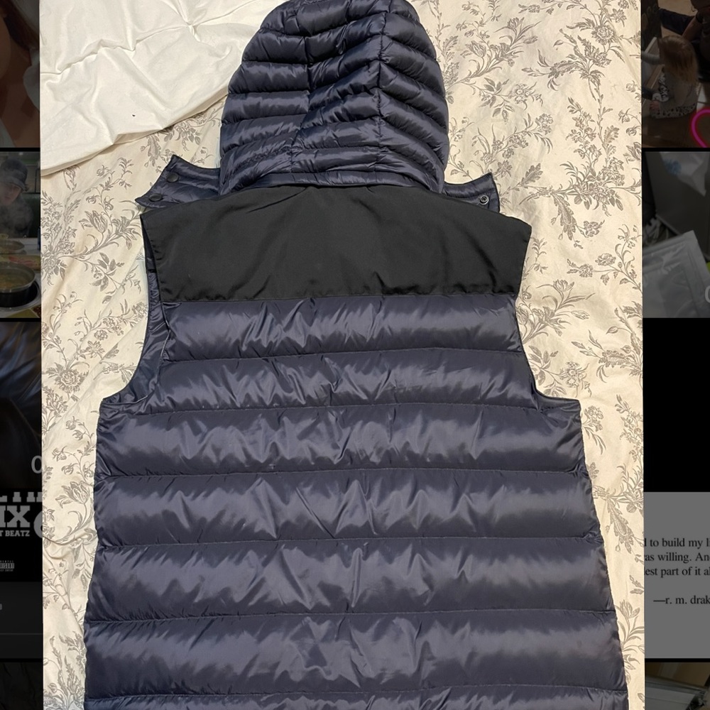 Burberry Mens vest size large! Great condition just doesn’t fit anymore!
